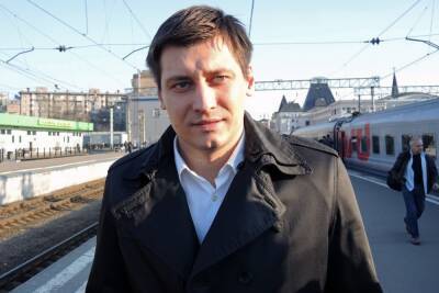 Находящемуся в иммиграции Дмитрию Гудкову запретили покидать Россию