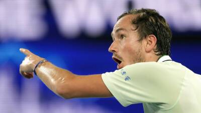 Медведев признался, что жалеет об оскорблениях в адрес судьи в полуфинале Australian Open