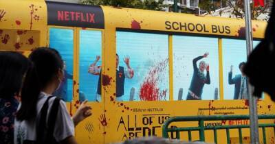 На улицы Таиланда выехали окровавленные автобусы с зомби (фото, видео)