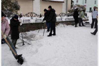 В Смоленске во всех районах города прошли снежные субботники