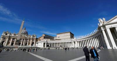 Невакцинированные смогут не соблюдать самоизоляцию, вернувшись только из Ватикана