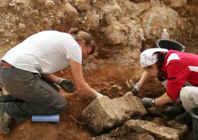 В Крыму археологи нашли древние бляхи в зверином стиле