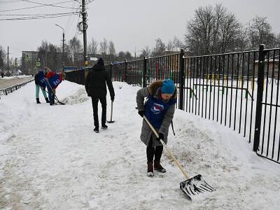 В Смоленске около 200 человек приняли участие в субботнике
