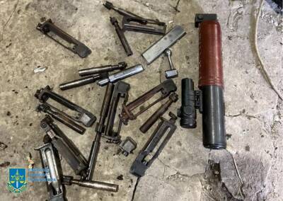 Жителя Рубежного подозревают в продаже самодельного оружия