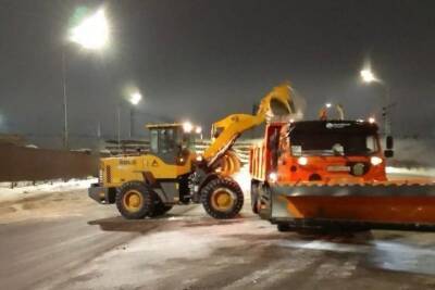 В Курске за ночь улицы города отчистили от 700 тонн снега