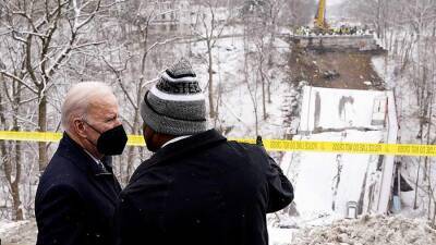 Байден осмотрел рухнувший мост в Питтсбурге