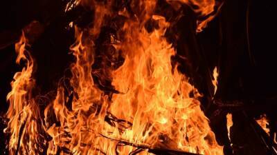 На улице Калинина в Аниве сгорел частный дом