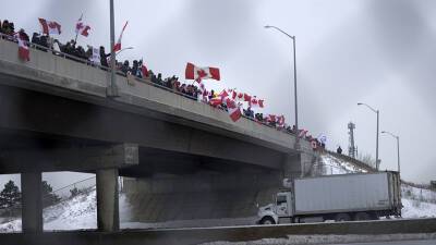 «Совершенно очевидные проблемы»: к каким последствиям могут привести протесты дальнобойщиков в Канаде