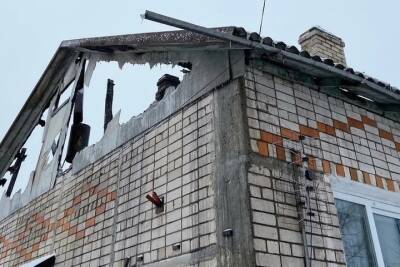 Семья с детьми из Пушкинских Гор осталась без крыши над головой из-за пожара