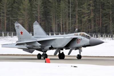Истребитель МиГ-31 выкатился за пределы ВПП при взлете под Новгородом