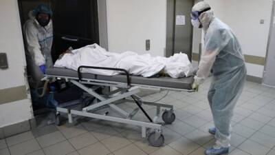 Более 60 петербуржцев скончались от коронавируса за последние сутки