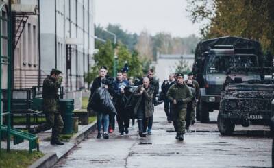 В Литве задумались о введении всеобщего воинского призыва