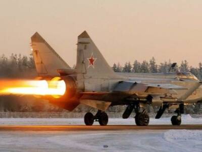 МиГ-31 выкатился за пределы взлетно-посадочной полосы