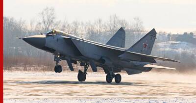 Истребитель МиГ-31 выкатился за пределы взлетно-посадочной полосы в Новгородской области