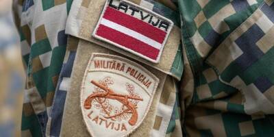 В Латвии военные воровали оружие со склада и продавали в интернете