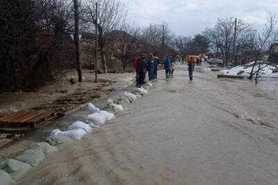 Откачку воды начали в Анапе, чтобы не допустить подтопление домов
