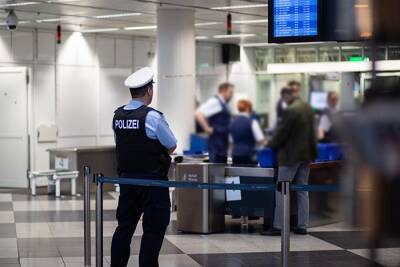 Волнение в аэропорту Гамбурга: задержан мужчина с «ручкой Джеймса Бонда»