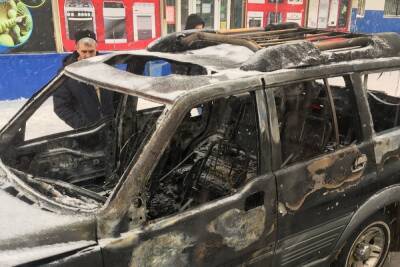 Выйдя из магазина, саратовец обнаружил, что от его машины остался сгоревший остов