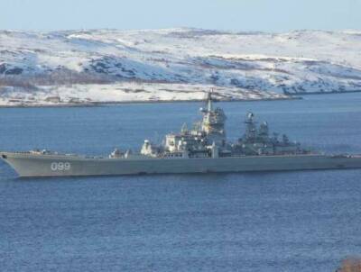 Арктическую экспедиционную группировку поддержал ракетный крейсер «Пётр Великий»