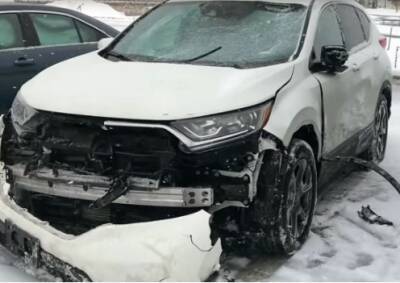 В США водитель снегоуборочной машины разбил почти 40 авто при расчистке дороги. ВИДЕО