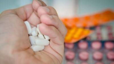 Врач назвал необходимые лекарства в домашней аптечке на случай омикрона