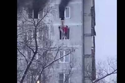 12 человек спасли при пожаре в Чертаново, некоторых через окно