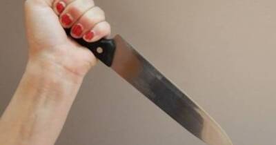 Убила нападающего его же ножом: в полиции объяснили, в чем обвиняют женщину