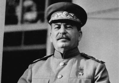 Иосиф Сталин - Исаак Ньютон - Иосиф Сталин — человек года: что произошло 4 января - 7info.ru - США - Англия