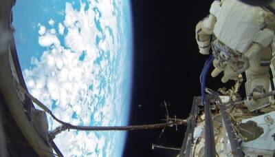 Антон Шкаплеров - Петр Дубров - Российские космонавты 19 января впервые в 2022 году выйдут в открытый в космос - interfax-russia.ru - Россия