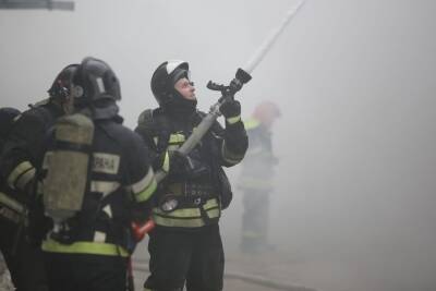 На западе Волгограда при пожаре в 5-этажке пострадал человек