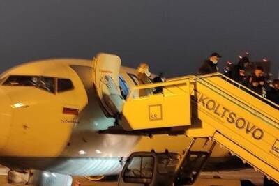 Пассажиров рейса Екатеринбург – Стамбул вывели из самолета