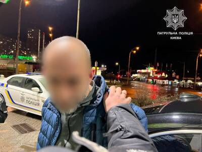 В Киеве пьяный водитель BMW сбил ребенка на пешеходном переходе и даже не остановился (видео)