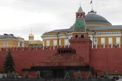 В Госдуме призвали убрать с Красной площади захоронения деятелей СССР