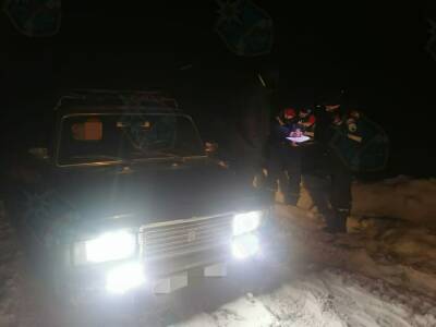 В Приозерском районе семейная пара застряла в лесу из-за сломанной машины