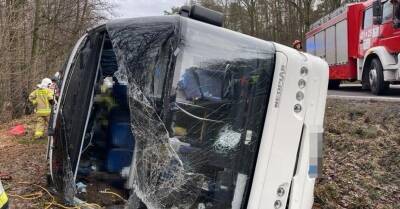 ФОТО. Автобус с туристами из Литвы попал в ДТП в Польше: пострадали более десяти человек