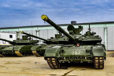 Более 400 единиц бронетанковой техники поступят в Сухопутные войска России