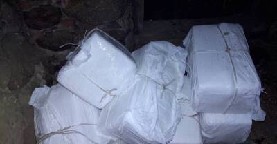 ФОТО. Контрабандисты сплавляли сигареты по реке: изъято 100 000 сигарет