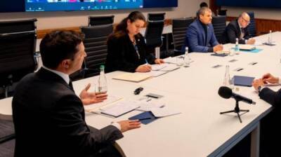 Байден давит на Зеленского: появились новые подробности переговоров президентов