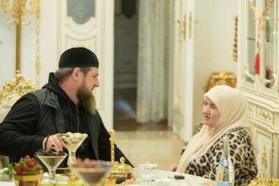 Глава Чечни Кадыров показал семью в новогоднюю ночь