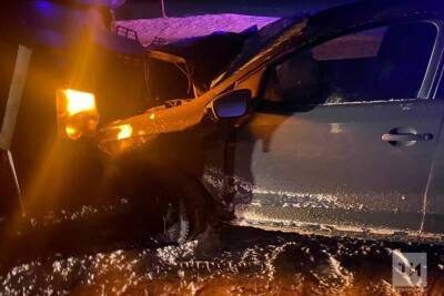 Водитель и пассажир легковушки пострадали в ДТП с грузовиком на трассе в Татарстане