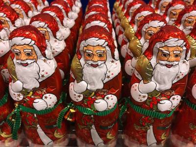 Россиянам подсказали, когда лучше раскрыть детям правду про Деда Мороза