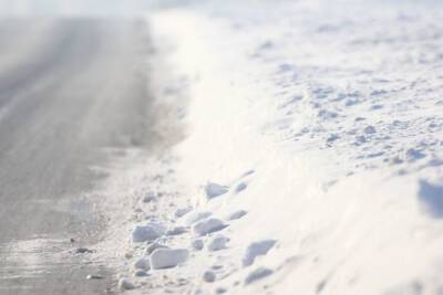 Дорогу в село Териберка замело снегом почти на метр