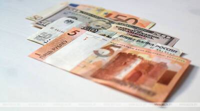 Белорусский рубль на торгах 3 января ослаб к трем основным валютам