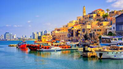 Израиль начнет принимать привитых туристов из стран с низким риском распространения COVID-19