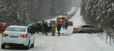 В Свердловской области три человека пострадали в массовой аварии