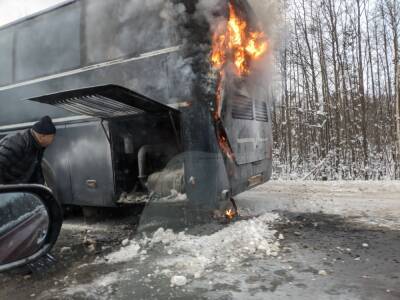 Прокуратура проверяет инцидент с горящим у Селиваново автобусом, который тушили ведром и снегом
