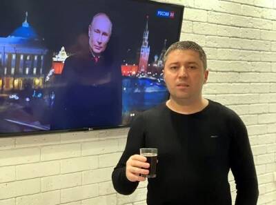Депутат из Одесской области сфотографировался на фоне Путина: его читатели пишут, что это «зачетный кадр»