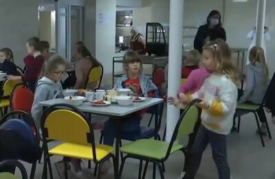 Кормить детей в школах с 1 января будут по-новому: 160 блюд и меню от "Мастер Шеф" Клопотенко
