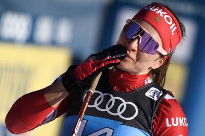 Победа Непряевой в масс-старте на "Тур де Ски" стала 100-й для российских лыжниц в Кубке мира