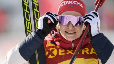 Российская лыжница Непряева выиграла масс-старт на «Тур де Ски»